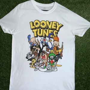 LONEY TUNES GRAPHIC T FOR SALEE!!